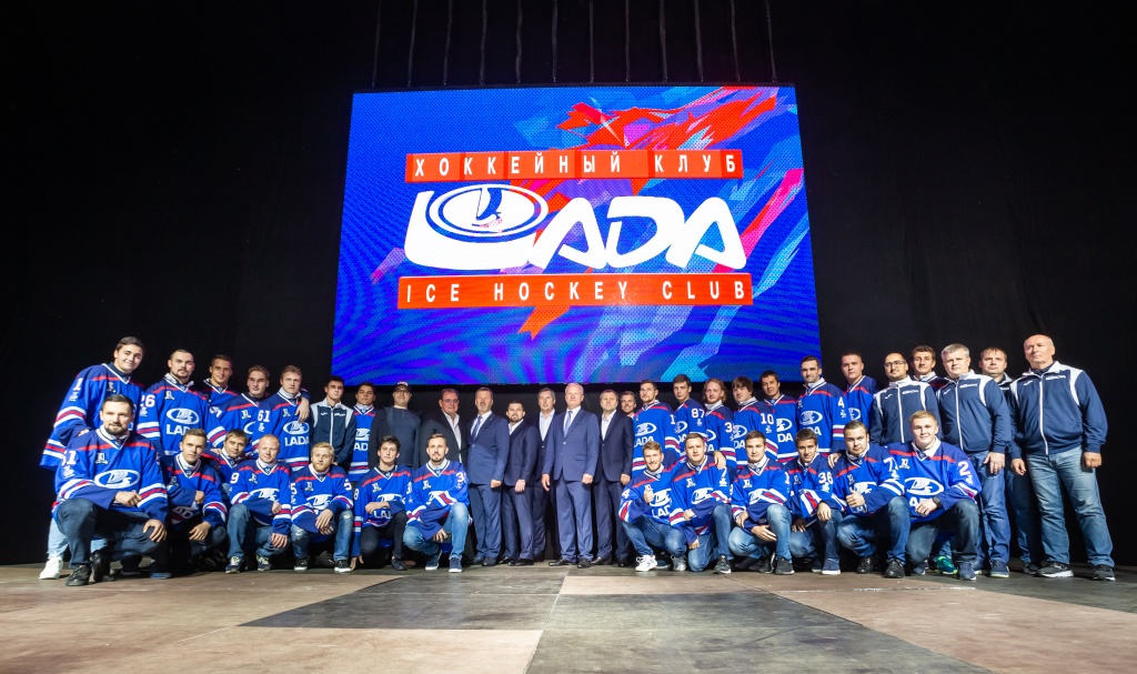 Lada 1092019.jpg